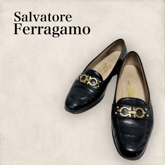 【傷あり】Salvatore Ferragamo サルヴァトーレ フェラガモ ガンチーニ ローファー 靴 サイズ５ 1/2 黒 ブラック 202406-2102