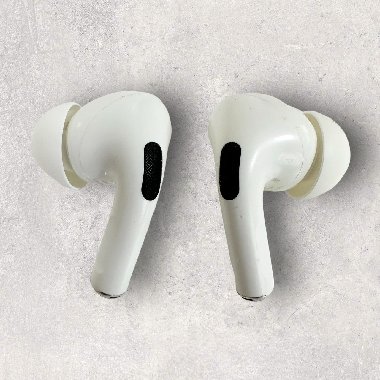 【少々の使用感あり】AirPods Pro (第1世代)  充電ケース イヤホン A2190 動作確認済み 202406-0136