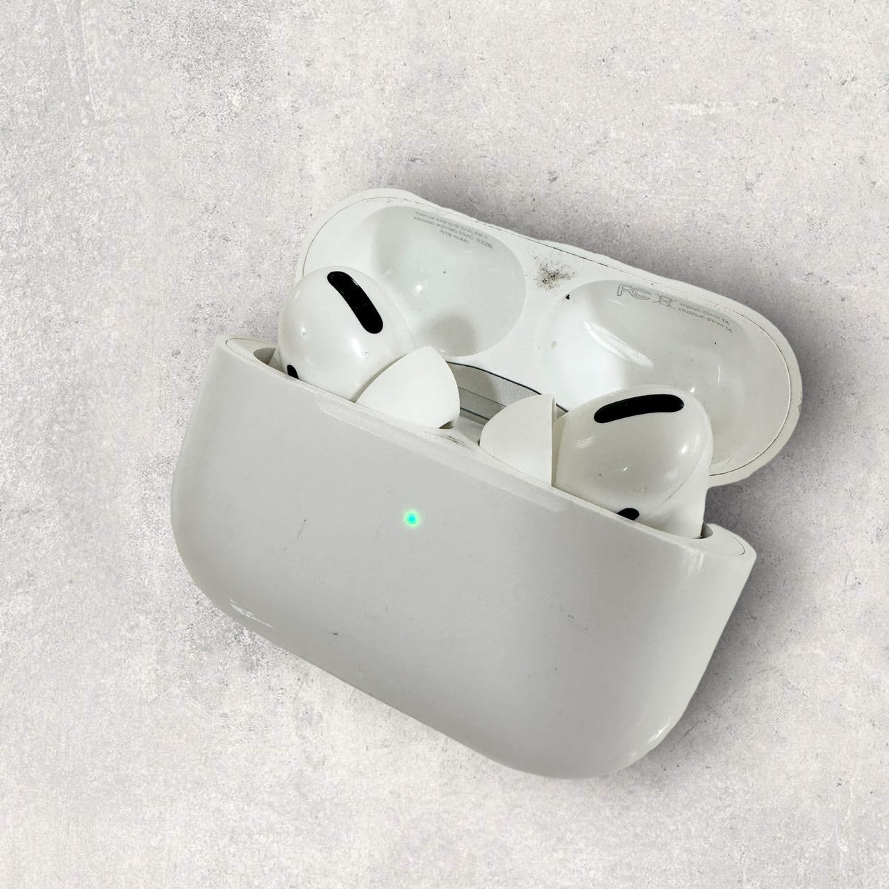 【少々の使用感あり】AirPods Pro (第1世代)  充電ケース イヤホン A2190 動作確認済み 202406-0136