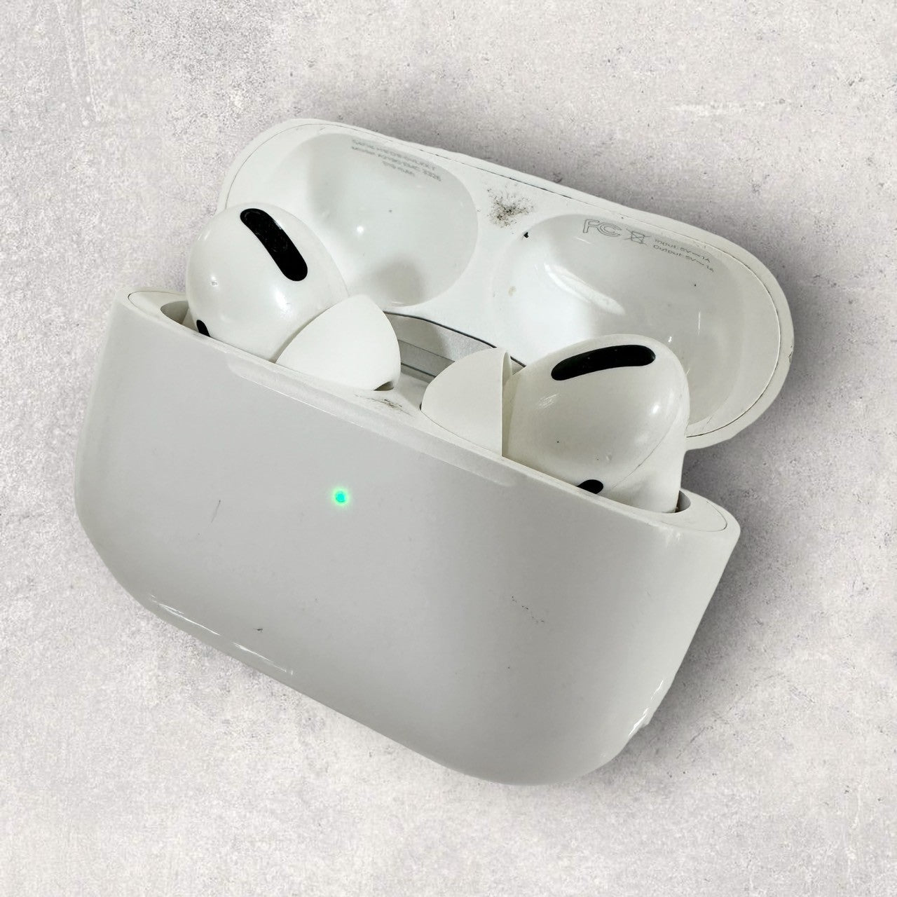 【少々の使用感あり】AirPods Pro (第1世代)  充電ケース イヤホン A2190 動作確認済み 202406-0136