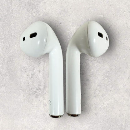 【ケースに汚れあり・動作確認済み】Apple アップル AirPods  (第2世代) イヤホン A1602 202406-0290