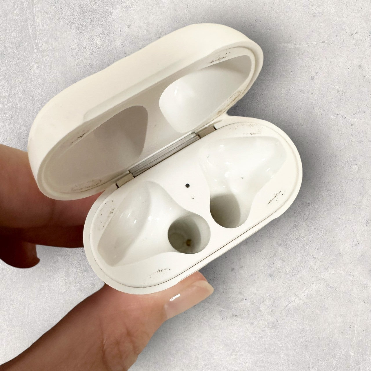 【ケースに汚れあり・動作確認済み】Apple アップル AirPods  (第2世代)  イヤホン A1602 202406-0291