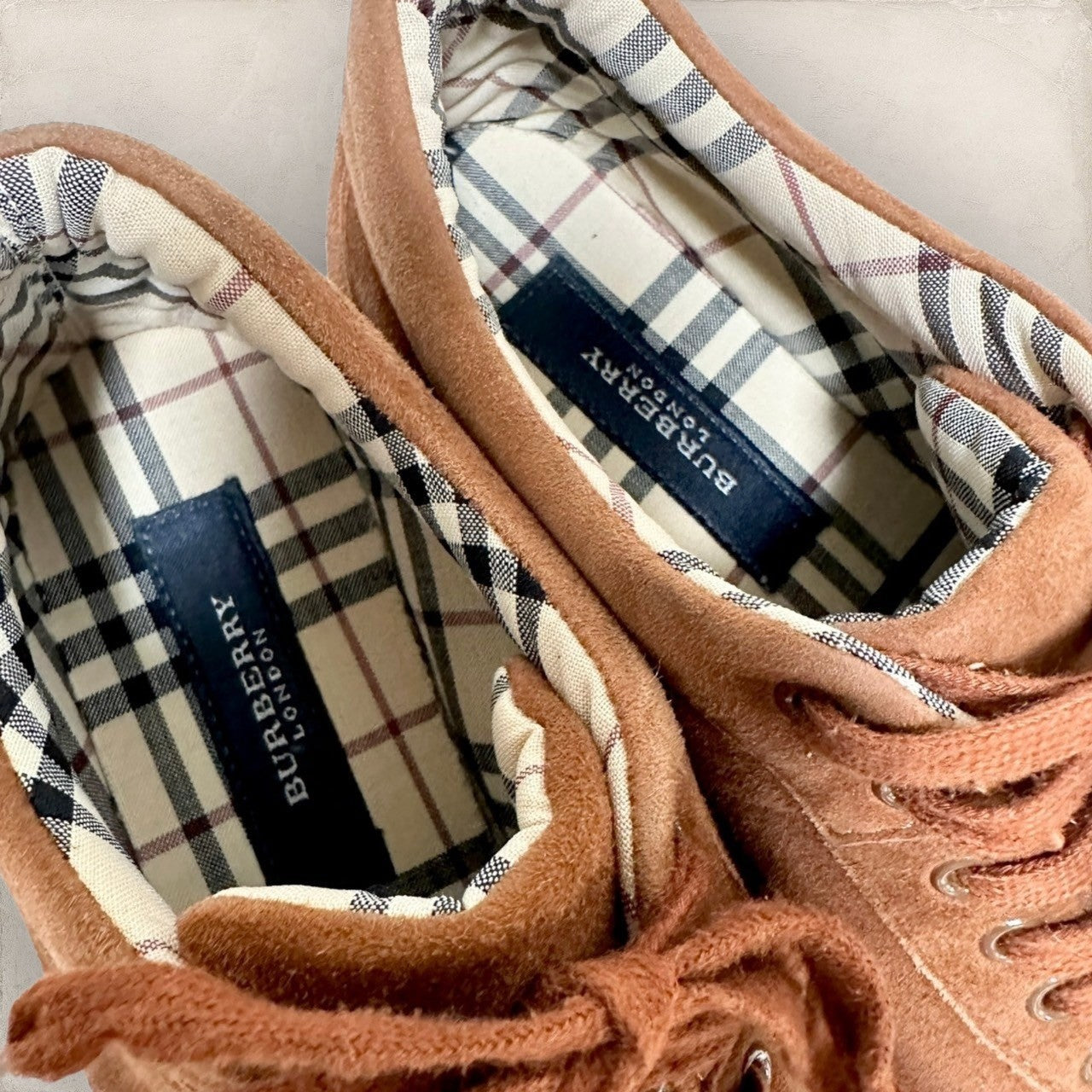 【使用感と汚れあり】BURBERRY バーバリー スエード シューレース ノバチェック スニーカー 靴  茶色 ブラウン サイズ23cm 202406-2115