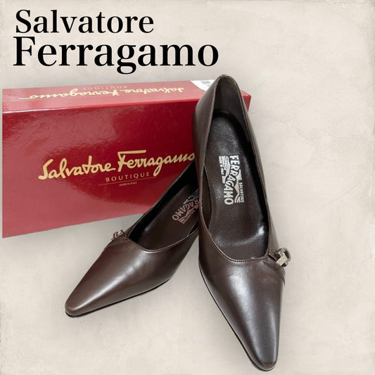 【やや傷や汚れあり・箱付き】Salvatore Ferragamo サルヴァトーレ フェラガモ パンプス ブラウン ガンチーニ 靴 DQ06300 F552　サイズ7 202406-2119