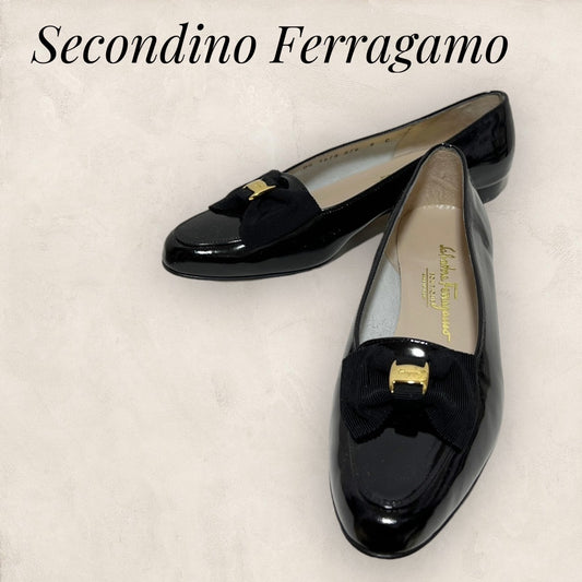 【少し汚れあり・箱付き】Secondino Ferragamo サルバトーレフェラガモ ローファー エナメル リボン ブラック 黒 箱付き レディース サイズ9 202406-0195