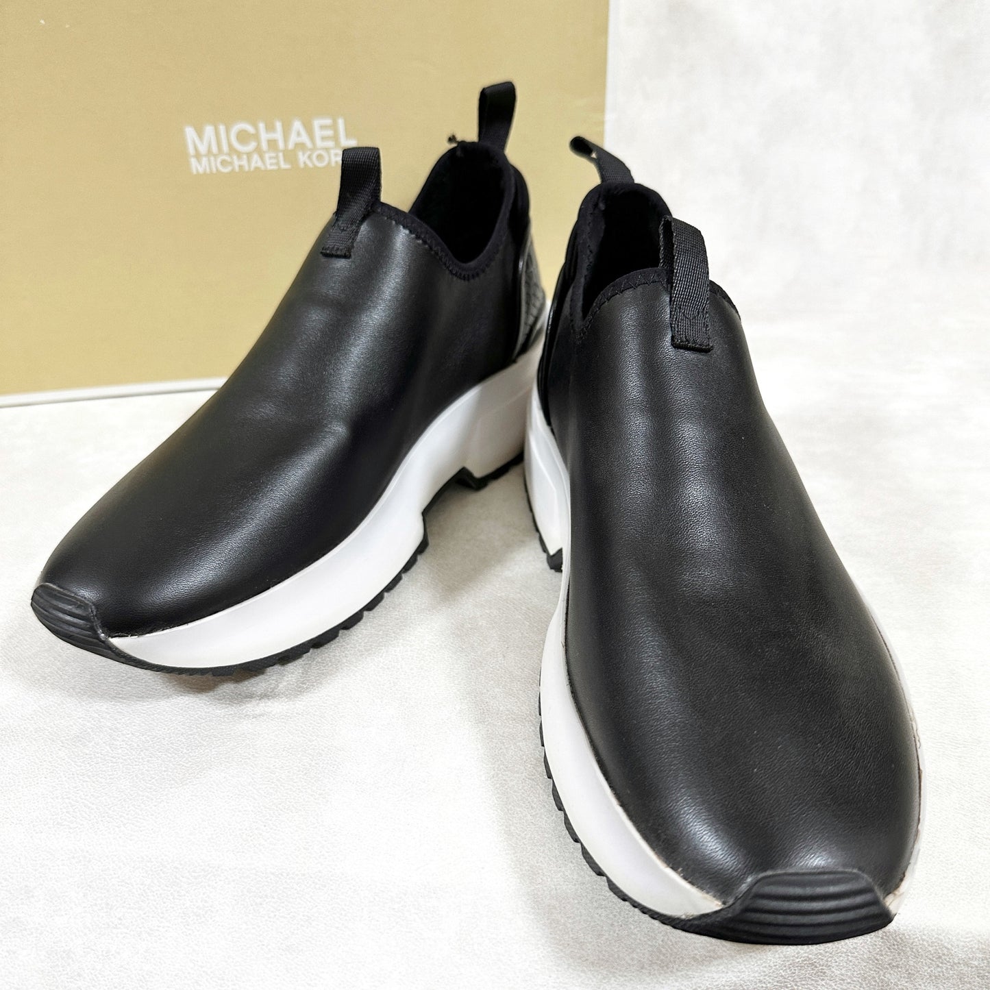 【美品・箱付き】MICHAEL KORS マイケルコース スニーカー 靴 ブラック ホワイト 黒 白 サイズ7.5 202406-0190