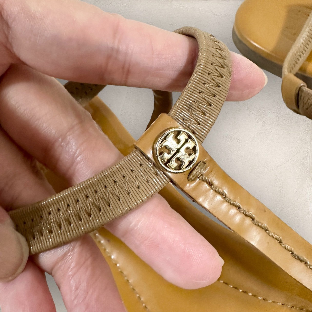 【やや汚れあり】Tory  Burch トリーバーチ フラットサンダル  ブラウン 茶色 202406-0188