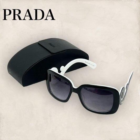 【少し歪みあり・ケース付き】PRADA プラダ サングラス ブラックホワイト 黒白 グラデーションレンズ SPR270S KAM /0A7  202406-0357