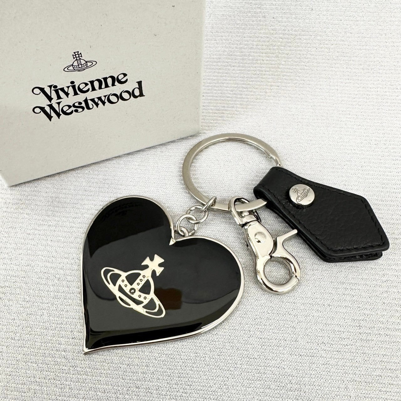 【未使用・極美品】Vivienne Westwood ヴィヴィアンウエストウッド ビックハート＆レザー チャーム 黒 ブラック 202408-0504