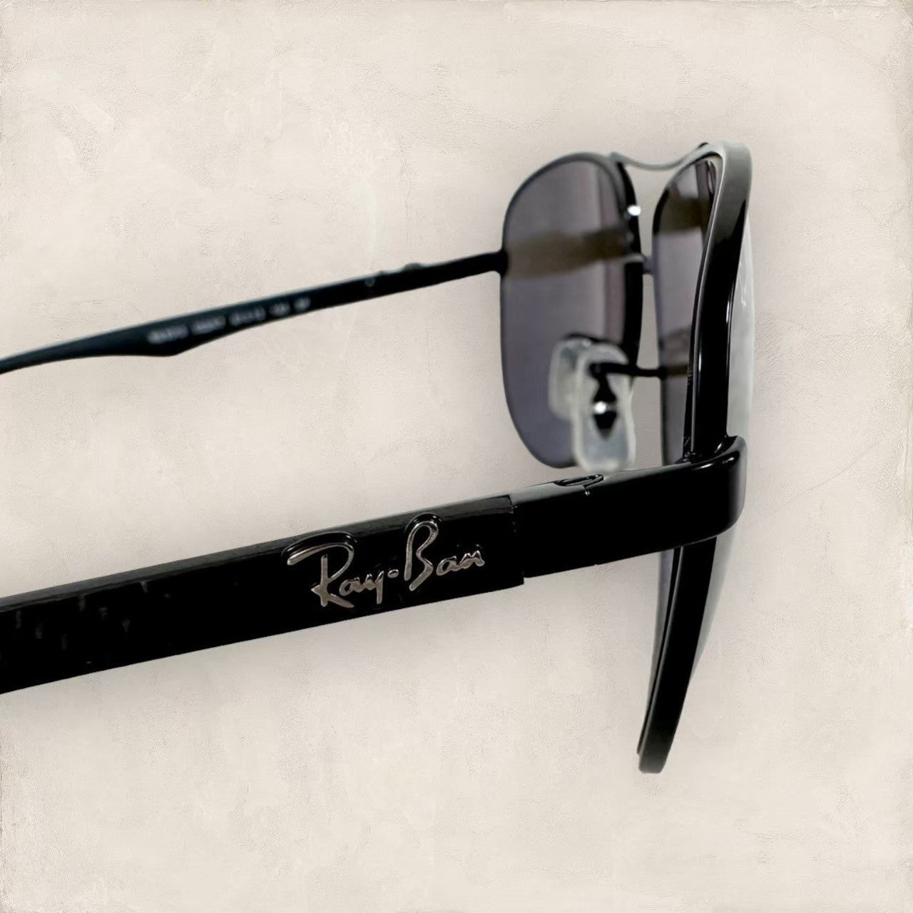 【極美品 ケース付き】Rayban レイバン メンズ サングラス レンズ グレー系 フレーム ブラック 黒 202405-0067